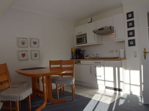 23974259-Ferienwohnung-4-Wenningstedt-300x225-5