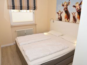 23974269-Ferienwohnung-4-Wenningstedt-300x225-4