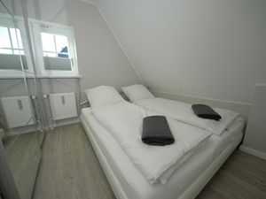 23974275-Ferienwohnung-4-Wenningstedt-300x225-3