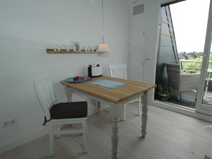 23974277-Ferienwohnung-3-Wenningstedt-300x225-3