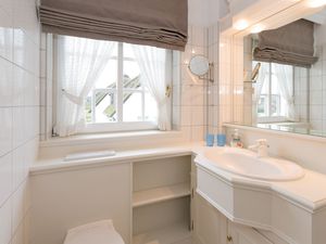 23974282-Ferienwohnung-4-Wenningstedt-300x225-5