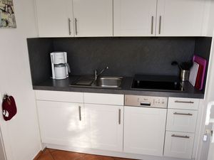 23974299-Ferienwohnung-2-Wenningstedt-300x225-5