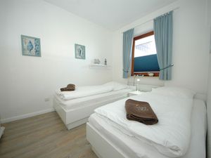 23974308-Ferienwohnung-4-Wenningstedt-300x225-5