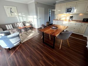 23356360-Ferienwohnung-2-Wenningstedt-300x225-0