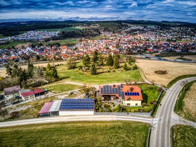 Hausansicht mit Blick Richtung Wenzenbach