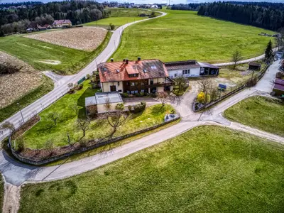 Hausansicht Hofeinfahrt