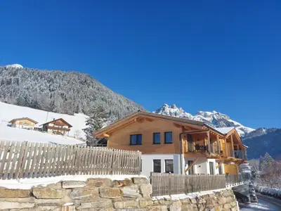 Außenseite Ferienhaus [Winter]