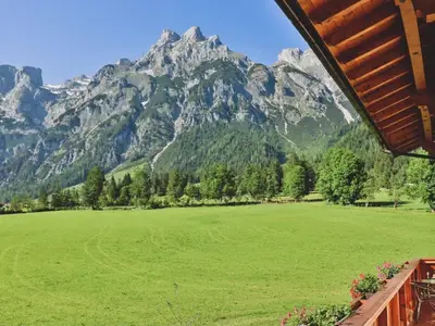 IHRE AUSSICHT VOM BALKON AUF DAS TENNENGEBIRGE