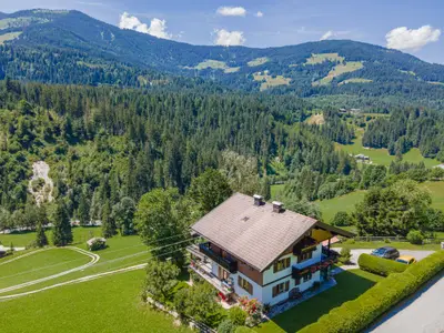 Außenseite Ferienhaus [Sommer]