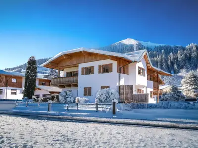Außenseite Ferienhaus [Winter]