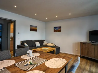 Wohnzimmer mit Essbereich