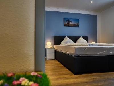 Schlafzimmer mit Boxspringbett