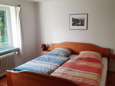 Schlafzimmer, Bett 2 m breit