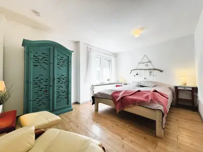 Schlafzimmer mit Doppelbett (180 x 200 cm)