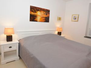 23530463-Ferienwohnung-4-Westerland (Sylt)-300x225-5