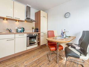 23968331-Ferienwohnung-4-Westerland (Sylt)-300x225-5