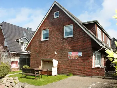 Außenansicht des Gebäudes. Ferienhaus mit 4 sep. Ferienwohnungen die das ganze Jahr vermietet werden