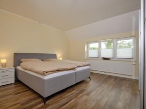 23831434-Ferienwohnung-4-Wiefelstede-300x225-5