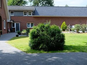 23974986-Ferienwohnung-4-Wiefelstede-300x225-5