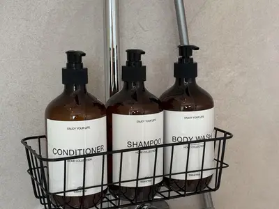 Badezimmer-Dusche-Kosmetik