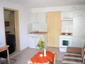 23692805-Ferienwohnung-2-Wiek auf Rügen-300x225-4