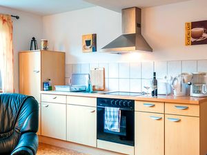 23948283-Ferienwohnung-4-Wiek auf Rügen-300x225-4