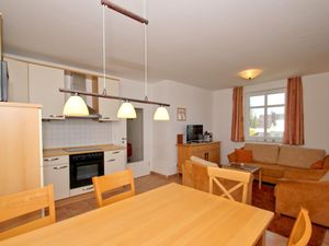 23956719-Ferienwohnung-4-Wiek auf Rügen-300x225-5