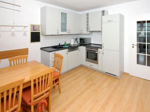 23956717-Ferienwohnung-3-Wiek auf Rügen-300x225-5