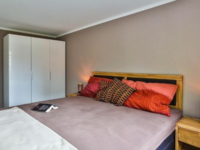 Schlafzimmer mit Boxspringbett