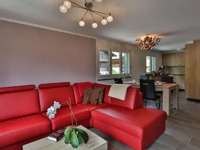 Blick vom Wohnzimmer in die offene Küche