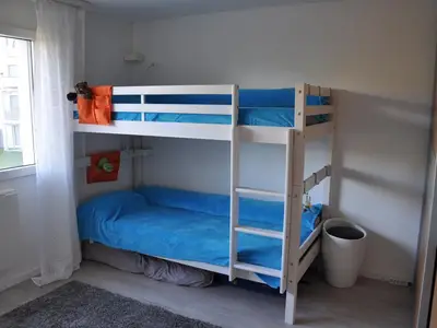 In diesem Raum befindet sich zusätzlich ein Bettsofa 2 Pers.) sowie 2 Koffermatrazen 