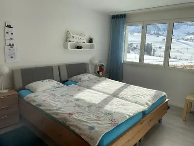Schlafzimmer mit Doppelbett