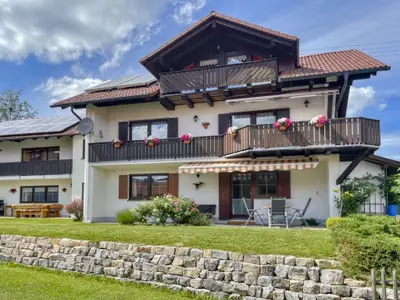 Außenseite Ferienhaus [Sommer]