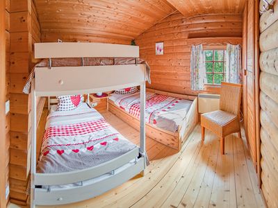 Schlafzimmer mit Etagen- und Einzelbett