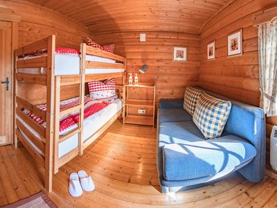 1. Schlafzimmer mit Etagen- und Einzelbett