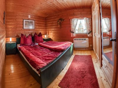 1. Schlafzimmer mit Doppelbett