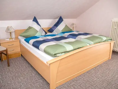 Schlafzimmer 1