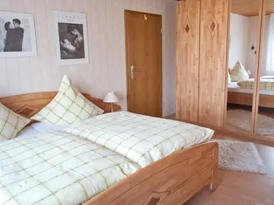 Schlafzimmer 1
