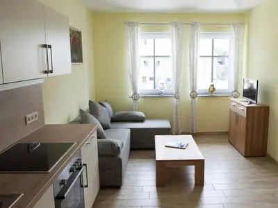 Fewo 2: Wohnraum mit Küche