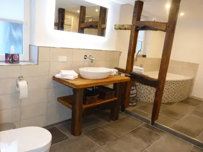 Bad mit Wanne Römerberg