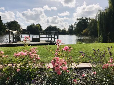 Eigener Steg mit direktem Zugang zum Wasser