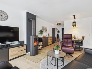 23824378-Ferienwohnung-5-Winterberg-300x225-1