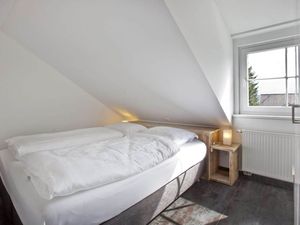 23661994-Ferienwohnung-4-Winterberg-300x225-4