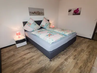 Schlafzimmer f. 2 Personen