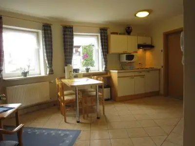 Fewo B Küche mit Essbereich