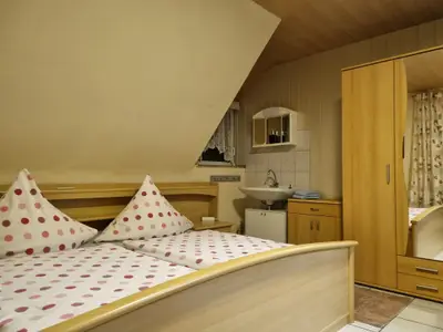 Schlafzimmer 1