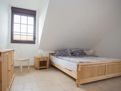 Schlafzimmer 1