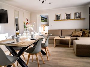 23834770-Ferienwohnung-7-Winterberg-300x225-5