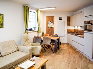 23994106-Ferienwohnung-5-Winterberg-300x225-1