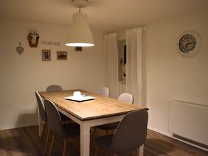 22140145-Ferienwohnung-4-Winterberg-300x225-5